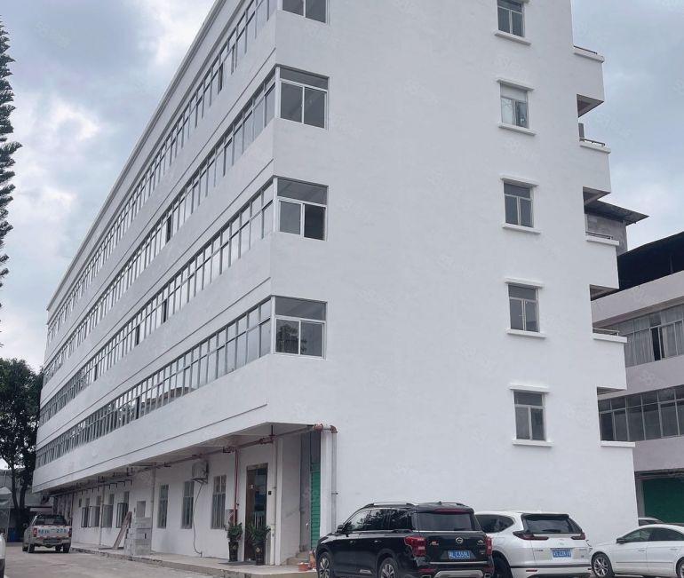 平山靠深圳外环高速口350平起租全新地坪漆带货梯园区配套齐全