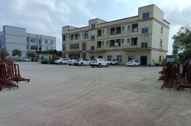 香港房东，塘厦镇单一层独院厂房出租，格局方正，空地大，面积小