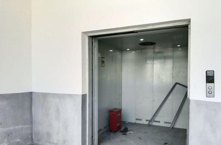 东莞塘厦小独栋单面积700平方一楼高七米交通方便带装修办公室