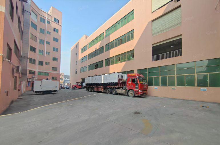 标准厂房独门独院，位置好招工，厂房形象好，楼上有现成无尘车间