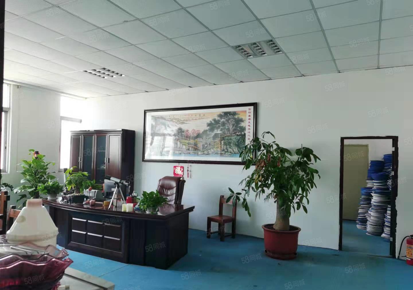 塘厦横塘楼上800平无尘车间厂房出租，现成装修，水电齐全！