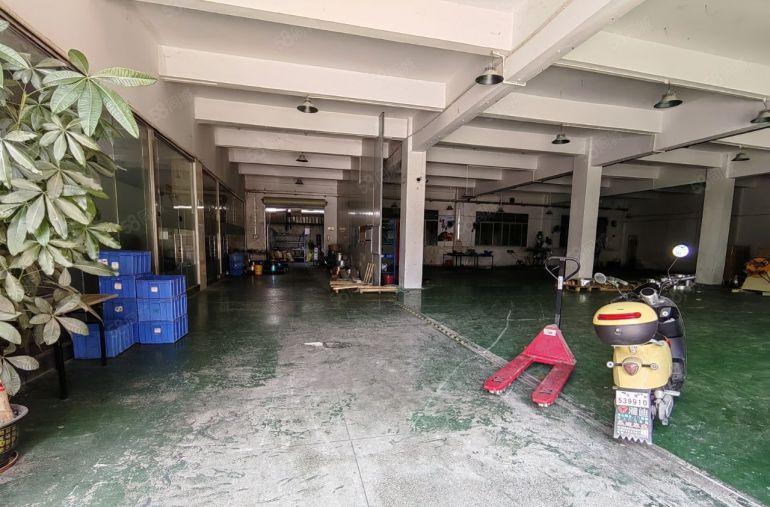 塘厦莲湖原房东标准一楼厂房出租，现成装修水电23块全包无杂费