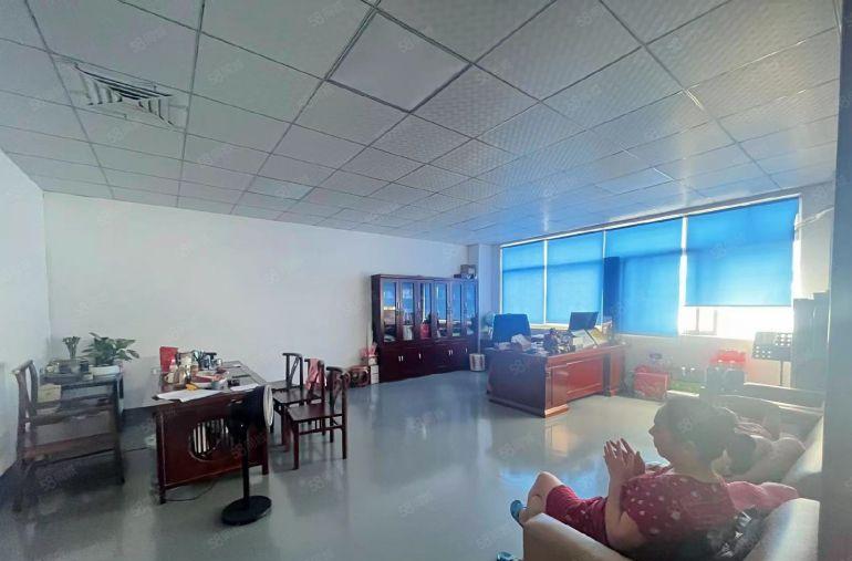 塘厦新空一手房东近深圳楼上900平方，豪华装修厂房出租可分租