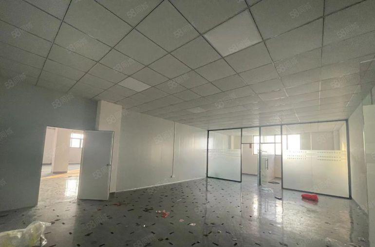 塘厦高速路口楼上标准厂房精装修650平，水电齐全独立隔间办公