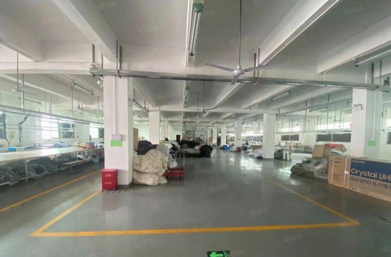 塘厦沙湖高速二楼厂房1700平，现成装修行业不限电梯3吨出租