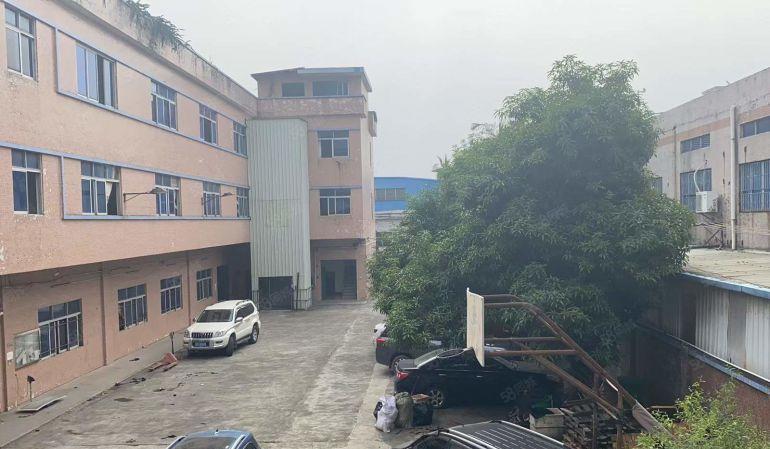 塘厦林村三层小独院5200平出租，有宿舍办公楼，空地大好招工