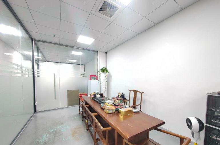 塘厦镇楼上精装修厂房1000平米招租，园区形象好，招工方便