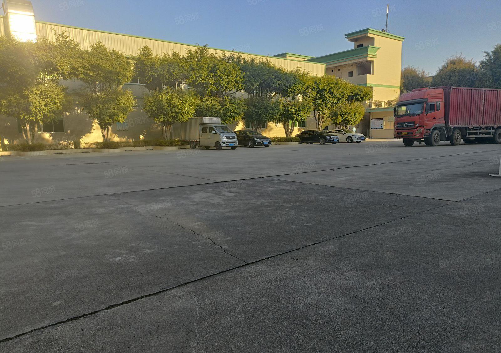 塘厦高速路口附近工业园20000平厂房出租，空地超大形象超好