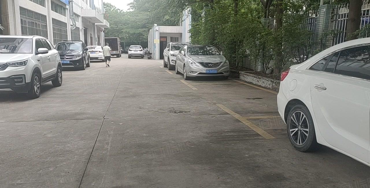 出租塘厦蛟乙塘厂房500平现成装修，院子空地