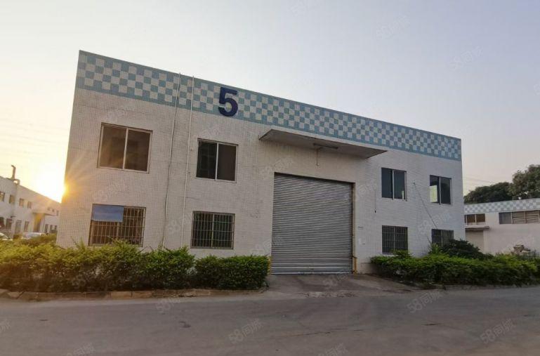 塘厦科苑城单一层带牛角厂房700平出租，高8米带装修空地大