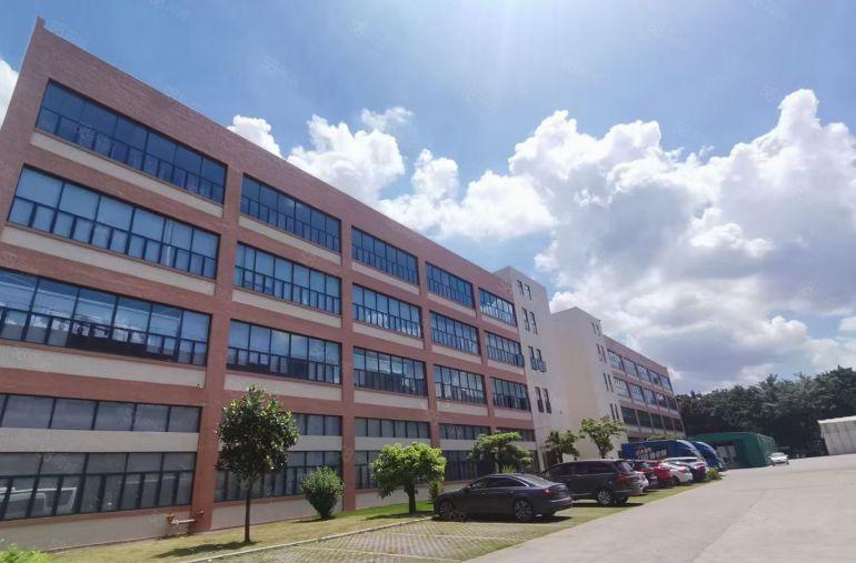 塘厦田心沙湖楼上700到1500平厂房仓库出租，现成精装修。