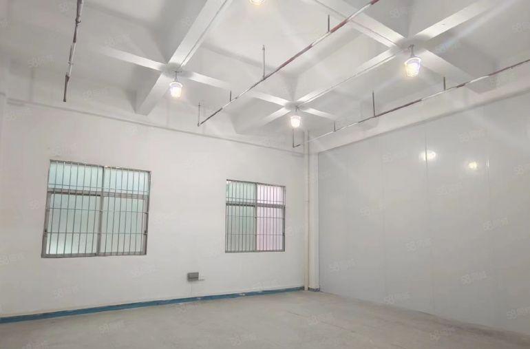 寮步缪边一楼750平方厂房出租现成装修水电齐全，大车进出方便