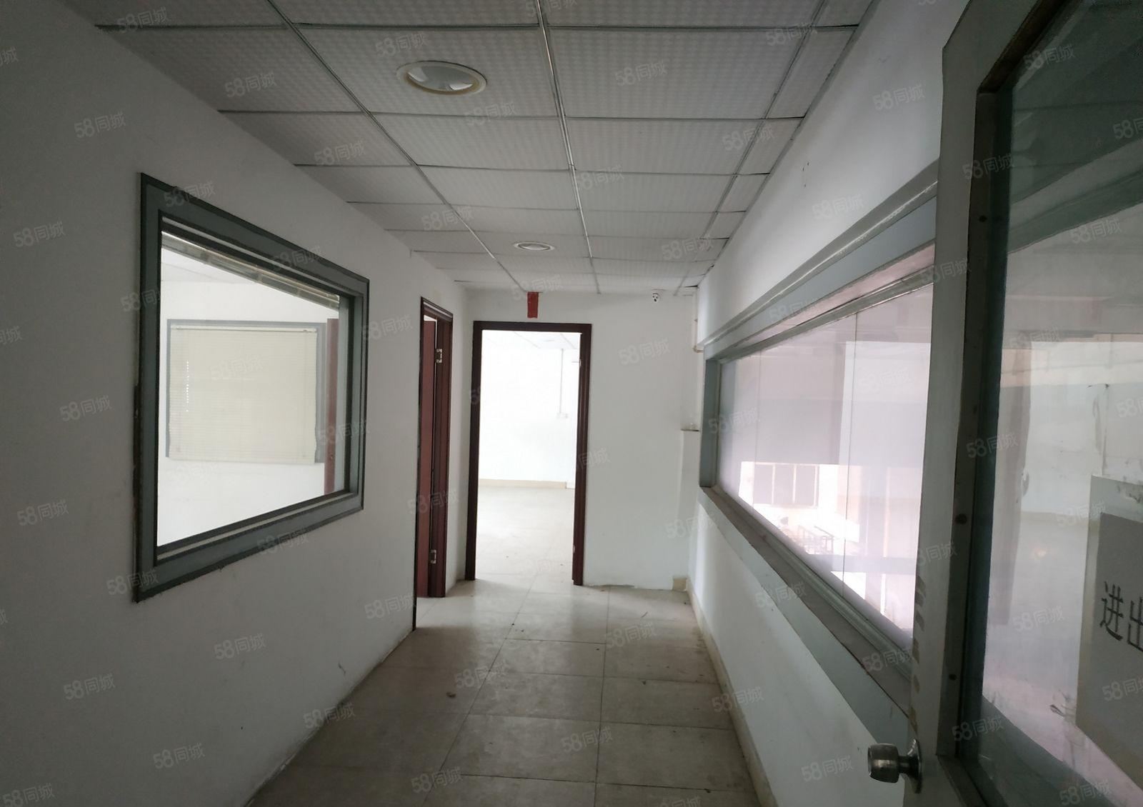 寮步凫山工业区新出一楼2000平出租 现成行车 水电齐全