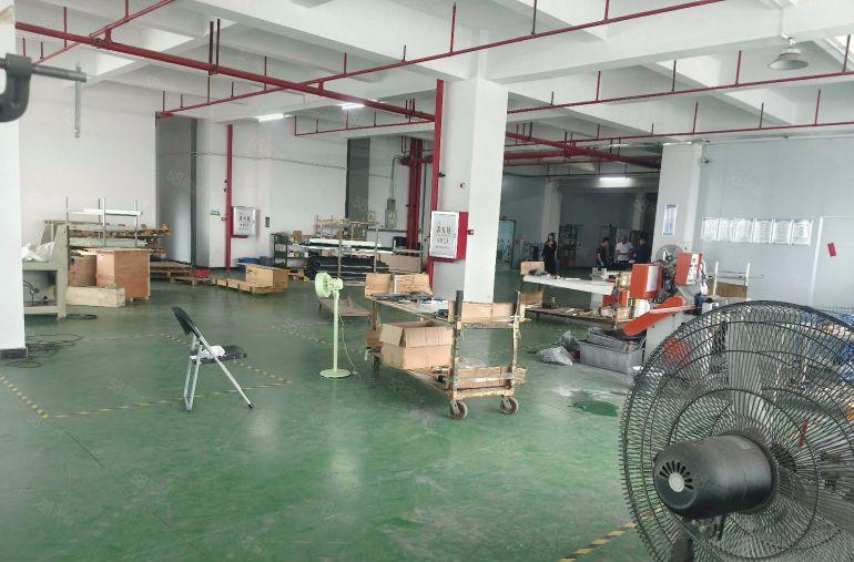 寮步石龙坑标准厂房1000平方出租 带精装修