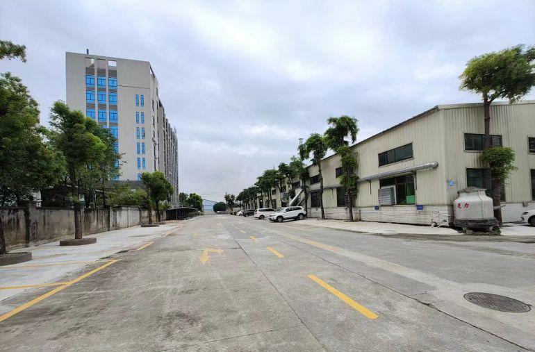 寮步钢构厂房1400出租，高9米，现成办公室！