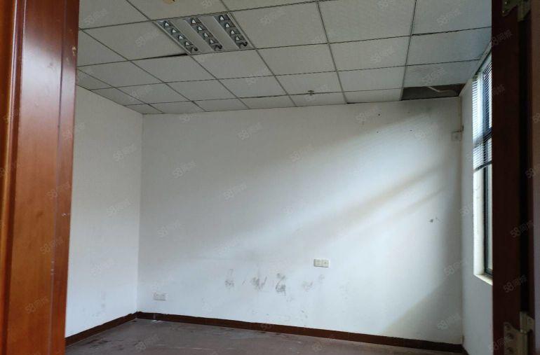 厂房出租 1至3楼每层1500平方。半层起分！可办环评