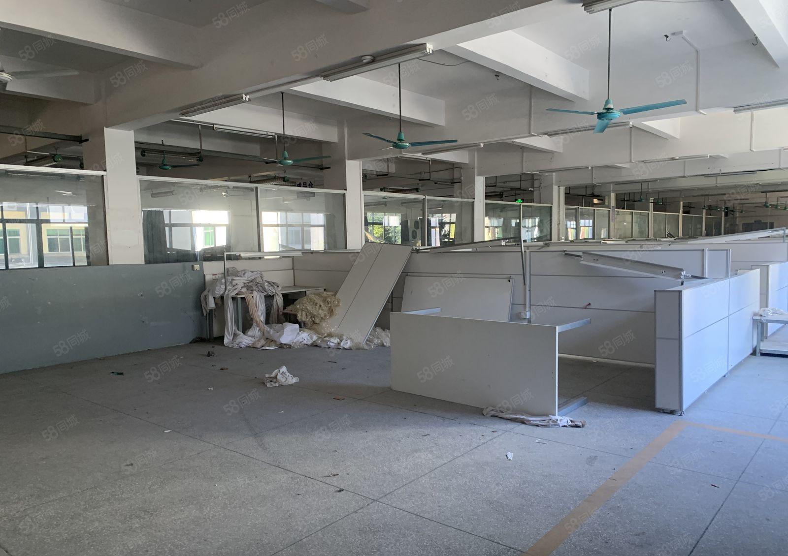 寮步镇石龙坑厂房出租2000平方，形象好空地大9成新!