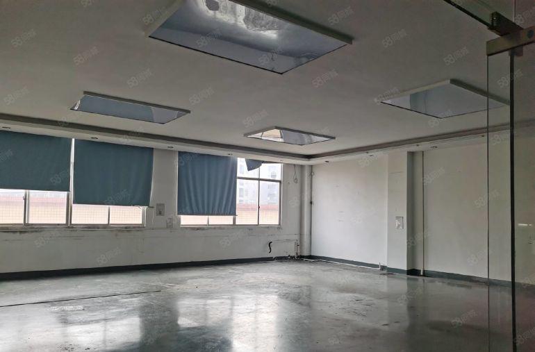 寮步华南城工业区二楼厂房出租2500平米现成装修