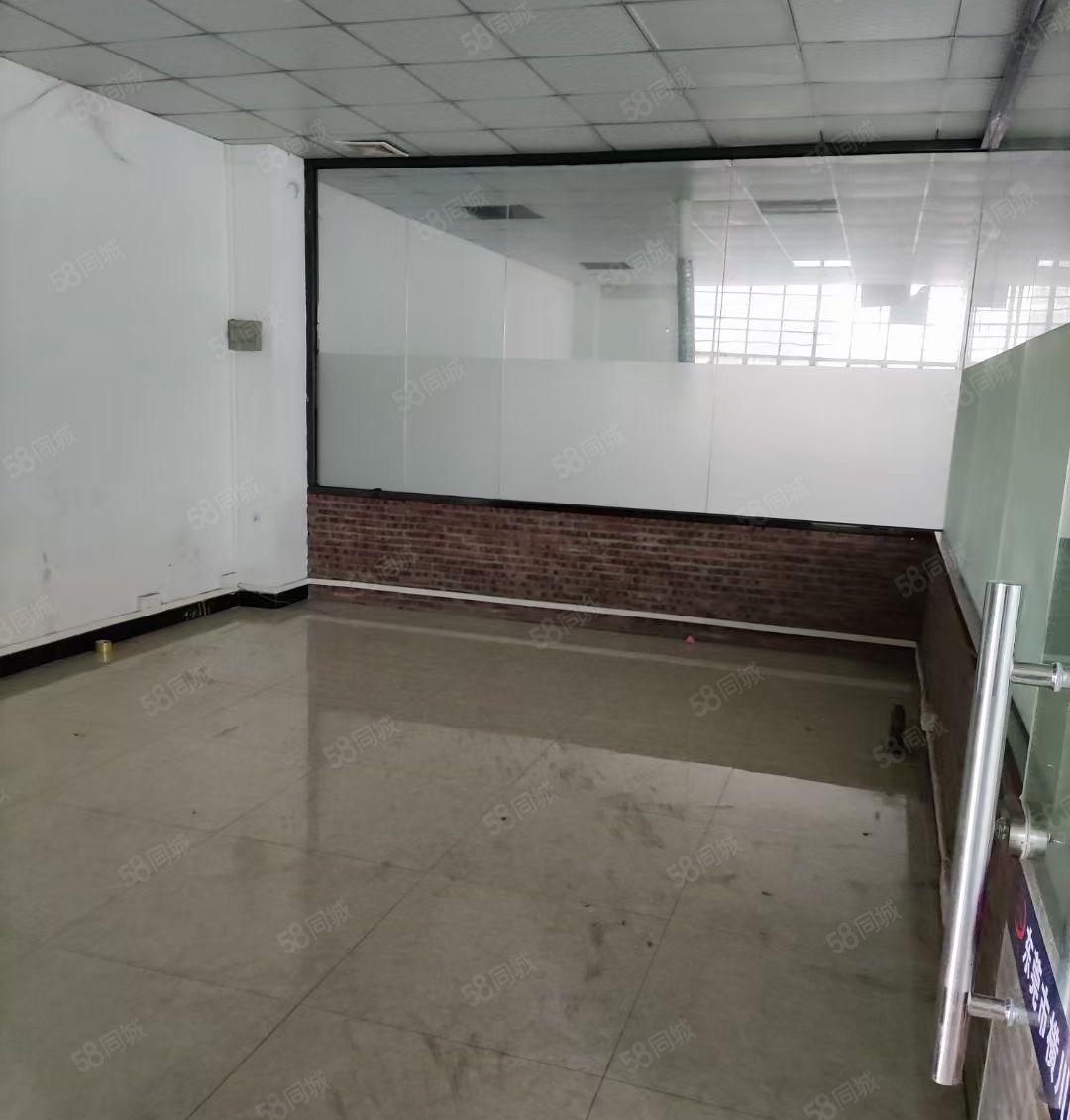 寮步上屯高速附近888平方精装修一楼厂房出租，现成水电办公室