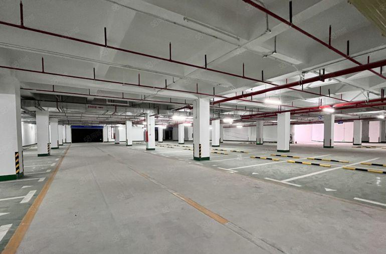 原房东红本直租，高速出口，主干道旁，空地超大