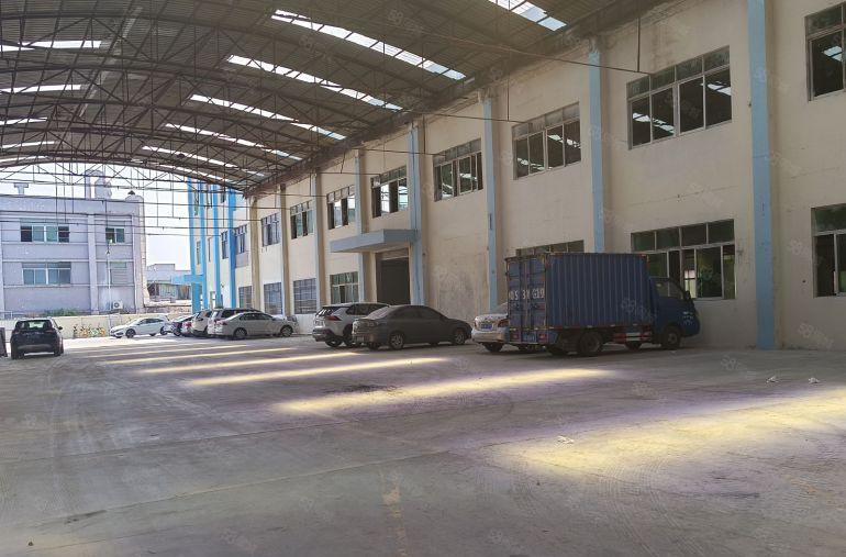 2楼整层3100平，专用3吨货梯。年底特价12.9元每平