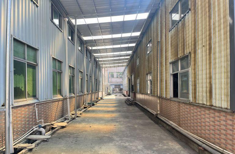 寮步厂房出租新出单一层独院。带独栋办公室，周边没有居民空地大