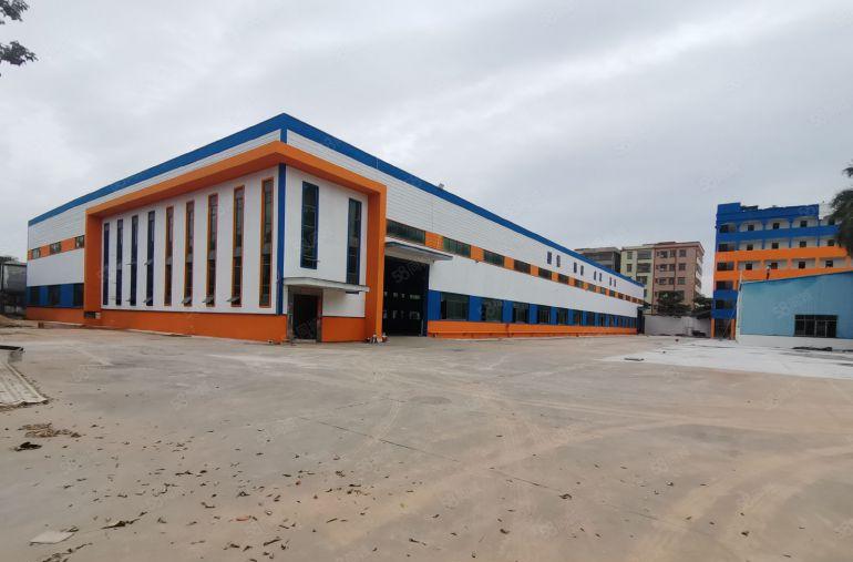 寮步镇高端大气独门独院钢结构厂房8300平方，宿舍2500平