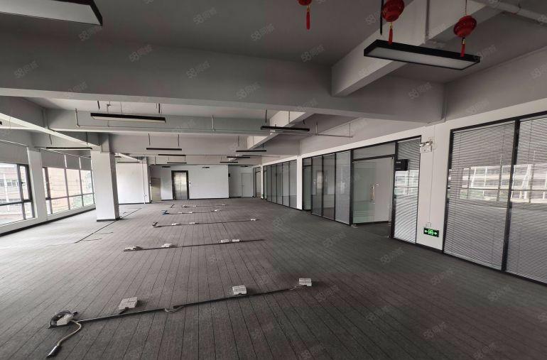 寮步镇精装修，楼上800平方。价格13元，位置佳，形象好