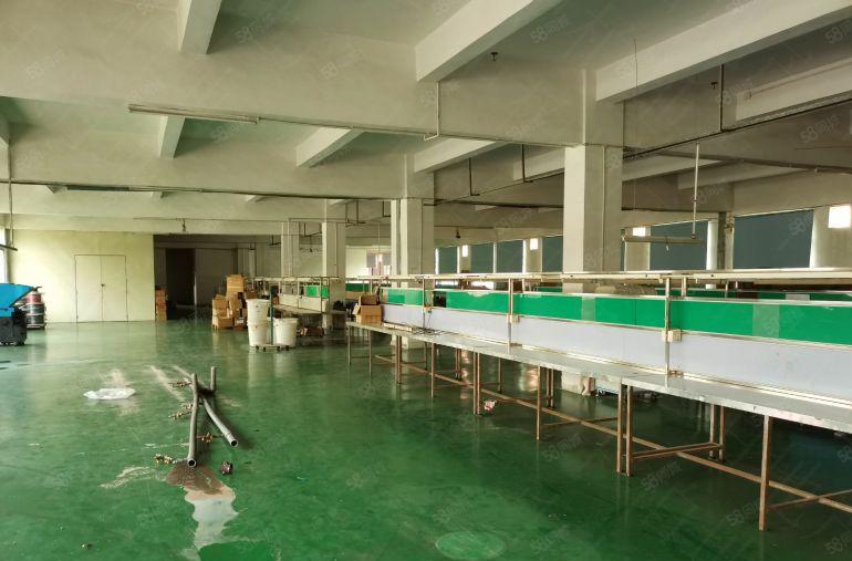 厂房出租丨寮步2楼750平方出租，11元急租，带现成办公室！