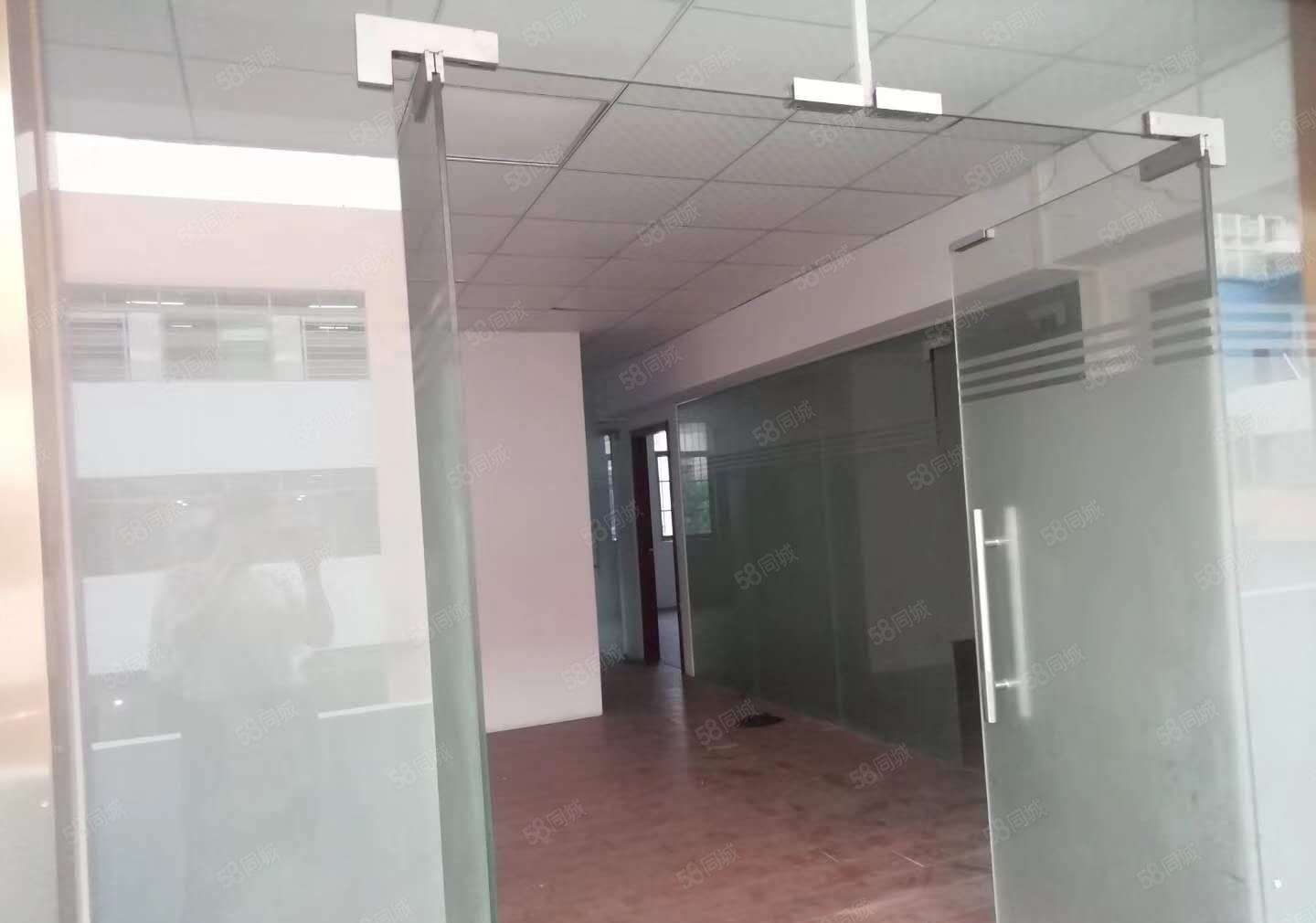 寮步浮竹山新出1100平有办公室，厨房，厕所，水电齐全