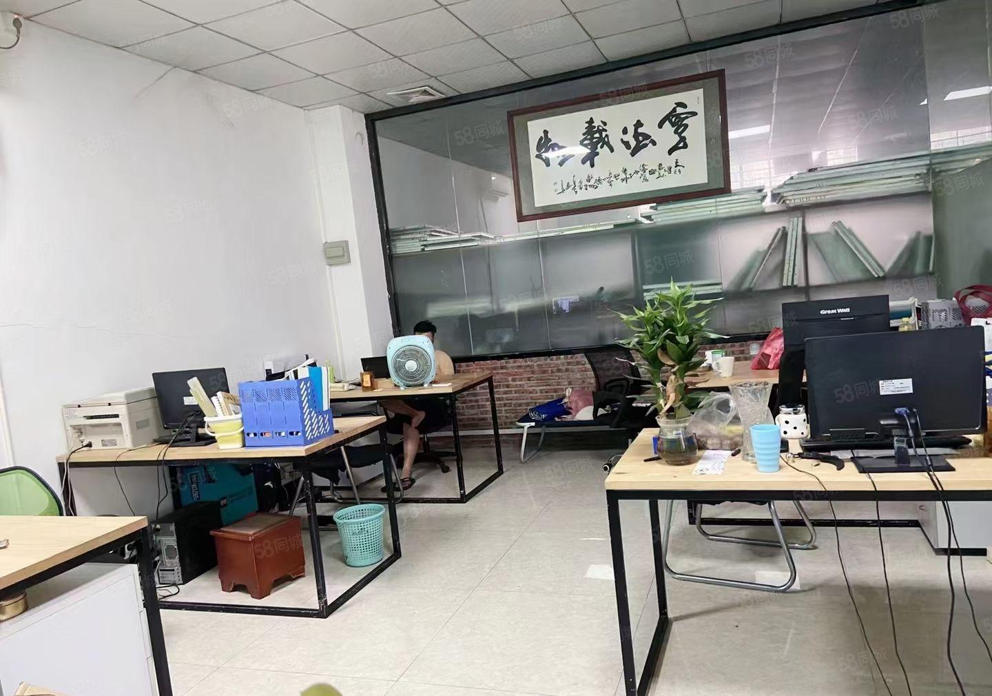 寮步上屯高速附近888平方精装修一楼厂房出租，现成水电办公室