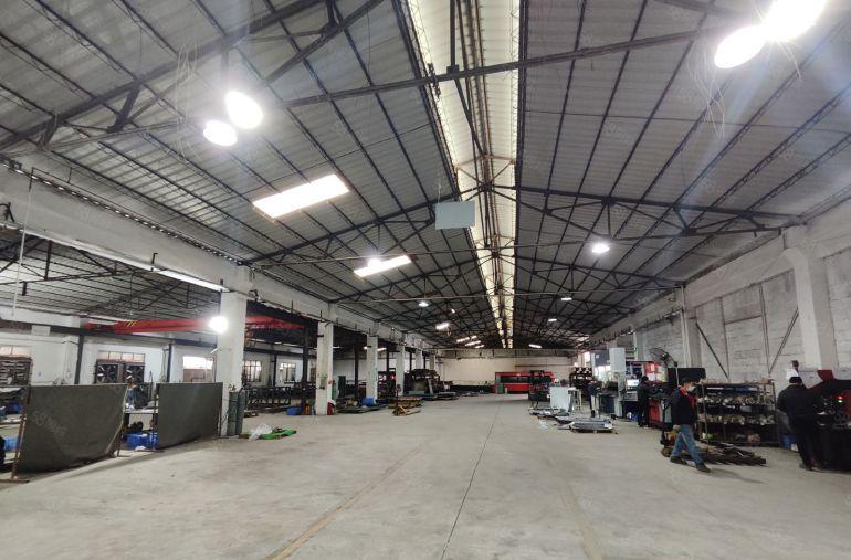 寮步单一层钢结构铁皮房4850平方厂房出租，有现成行车租15