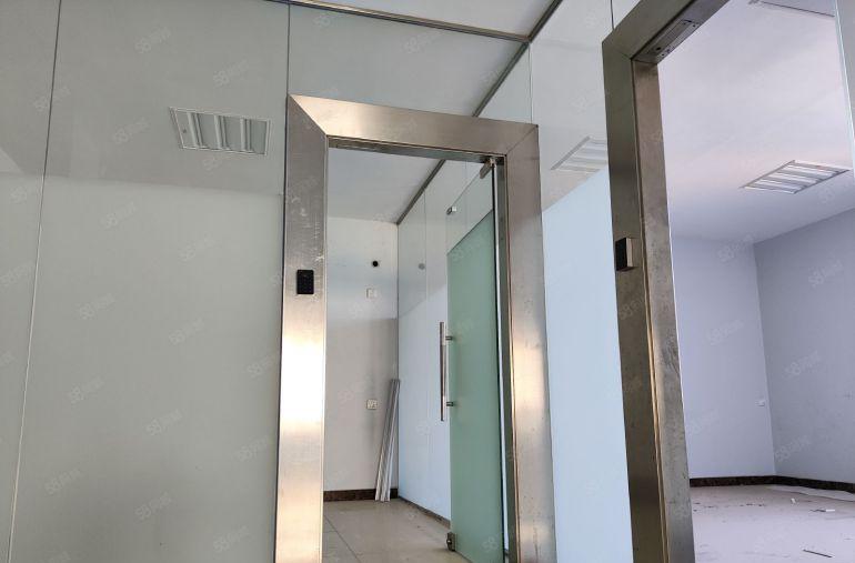 寮步园区1300平方厂房出租，现成办公室装修，只租9块平方