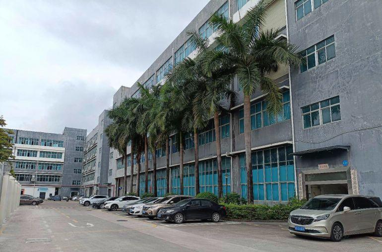 凤岗雁田高速口带装修一二楼各2000平厂房仓库出租，水电齐全