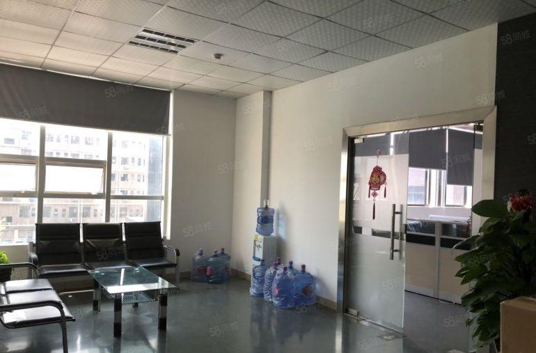 凤岗雁田新出原房东楼上2200平带装修厂房仓库出租，形象好