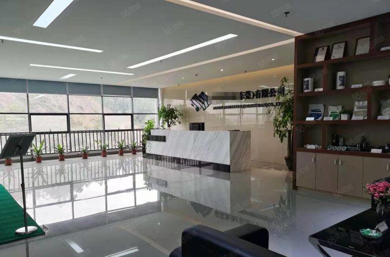 凤岗五联新出楼上1500平现成装修厂房仓库出租，位置好易招工