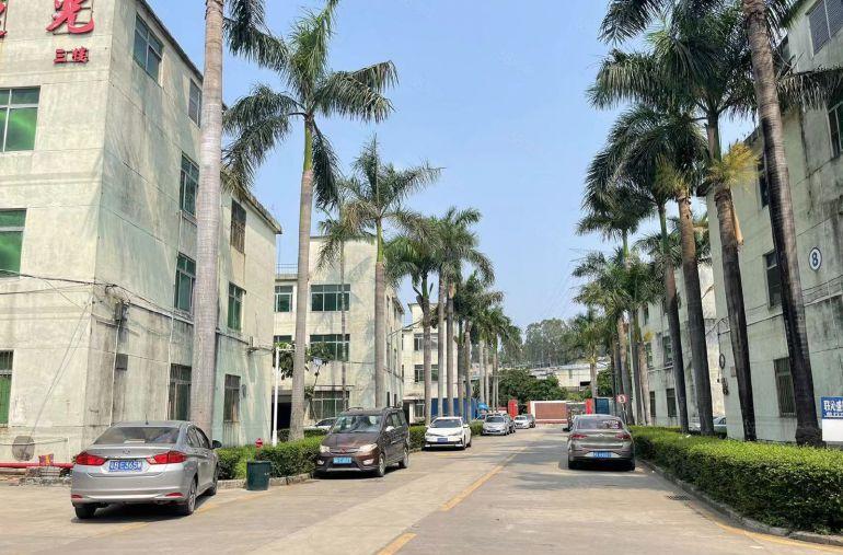 凤岗雁田国企厂房独门独院4500平方厂房3层空地大无分摊出租