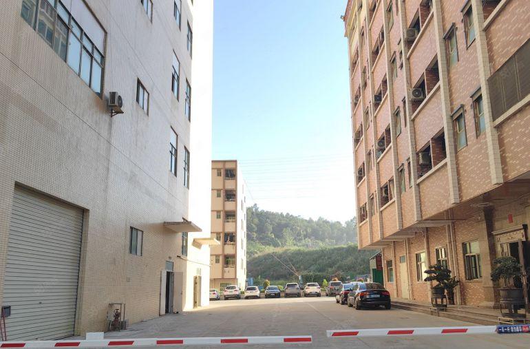 凤岗镇五联靠深楼上精装修1500平园区形象好3吨货梯厂房出租