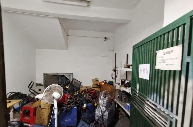 1000平方带行车免转让费原房东重工业一楼厂房出租雁田布心村