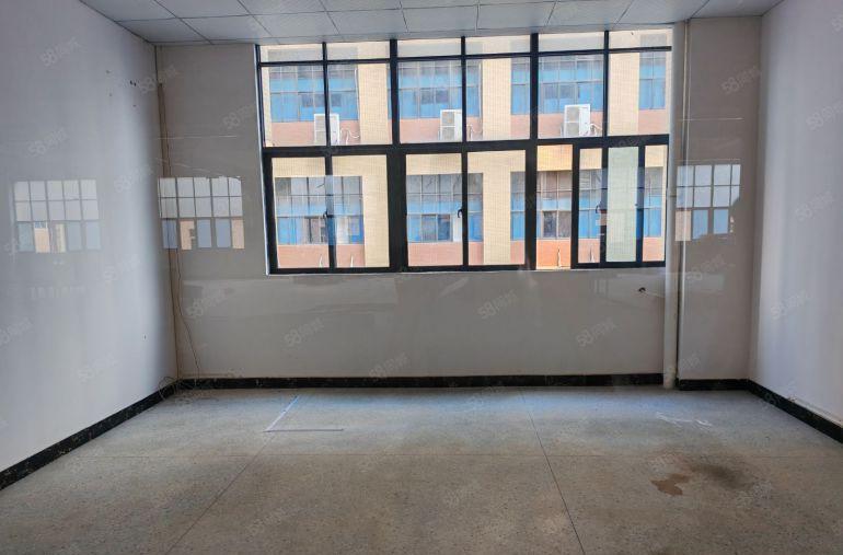 凤岗官井头原房东厂房仓库出租3000平可分租两部三吨货梯