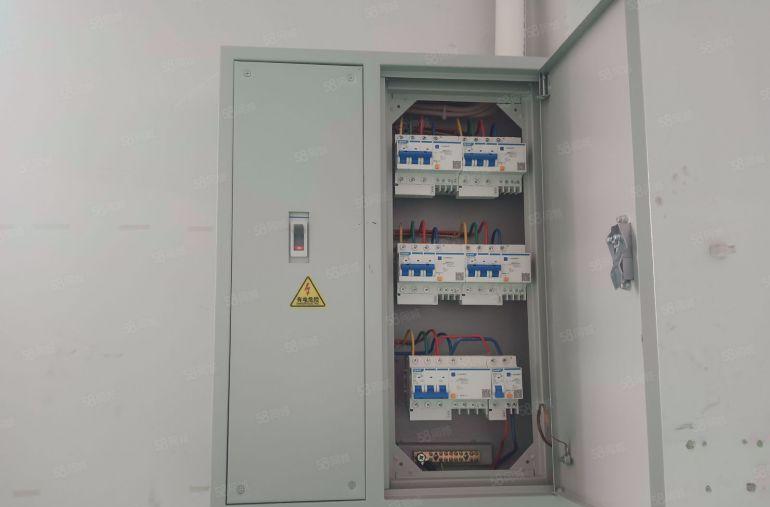 凤岗金凤凰工业区标准厂房五楼500平出租带办公室装修现成水电