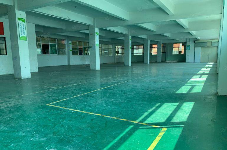 凤岗低价厂房出租，金凤凰二楼整层860平厂房低价出租现成装修