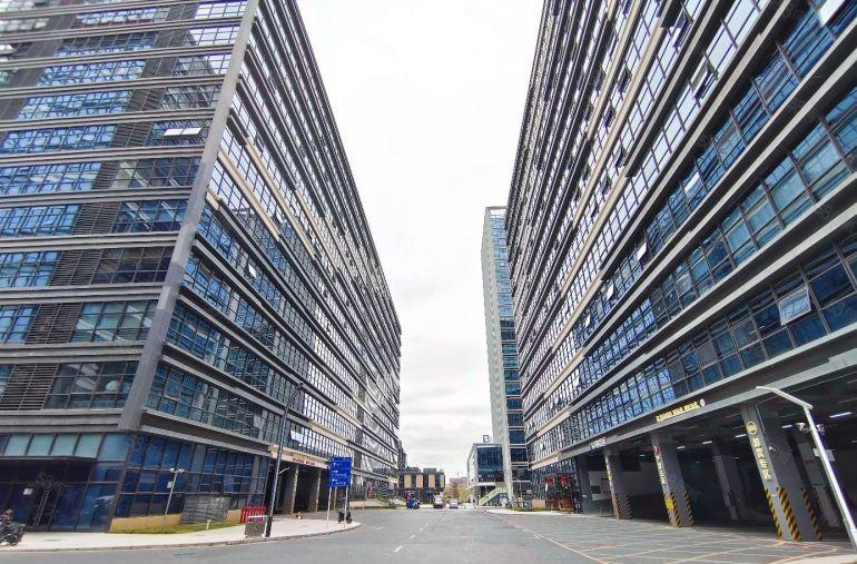 京东智谷 全新厂房出租，业主直租，价格20元  层高6米