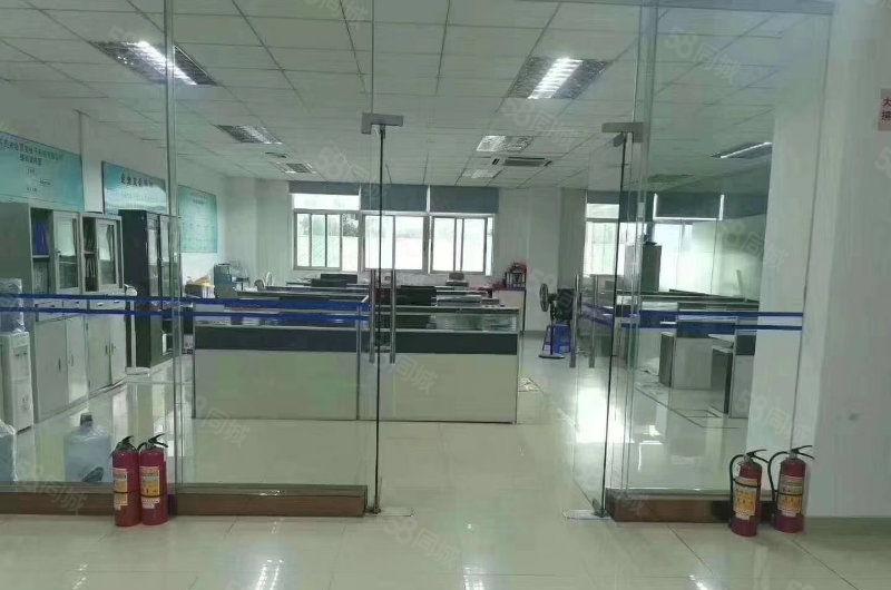 凤岗楼上新出1200平方厂房火爆招租