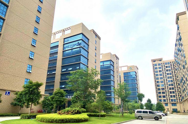 凤岗五联原房东花园式厂房出租，水电齐全