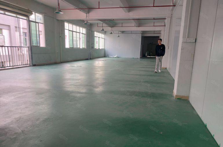 凤岗带地坪漆 办公室电子加工装配厂房出租楼上510平 空地大