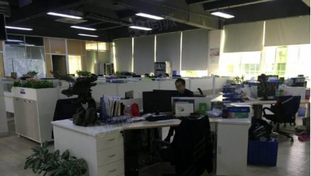 凤岗厂房出租园区楼上2500平方带精装修空地大500平起租