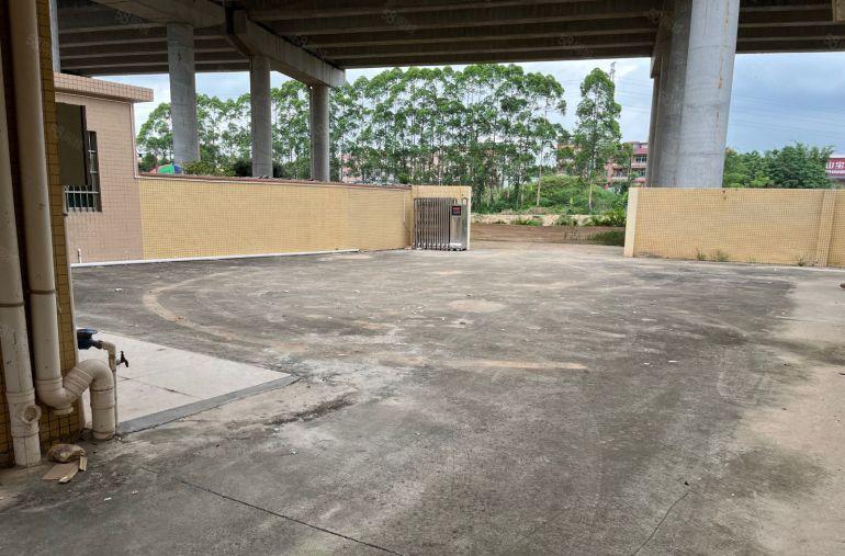 凤岗镇雁田原房东钢构砖墙到顶单一层小独院底价出租，周边无居民