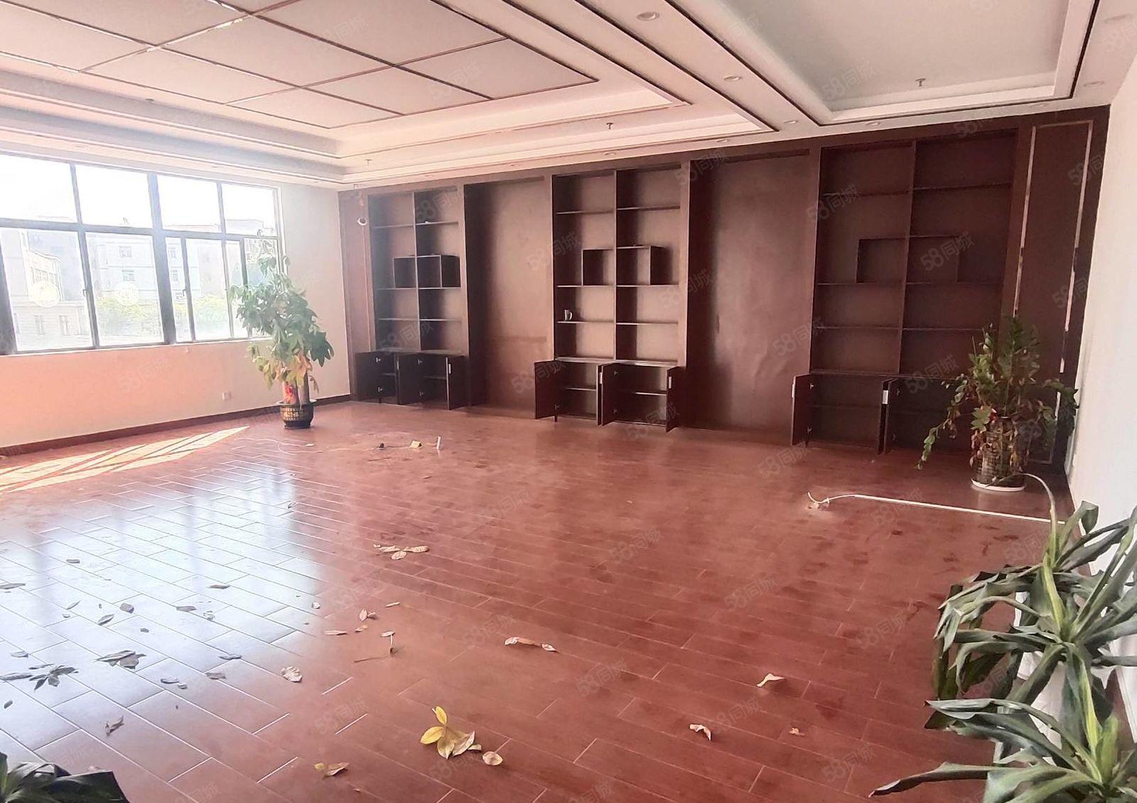 凤岗布心三楼3900平方豪华办公室重工业厂房可做五金注塑电子