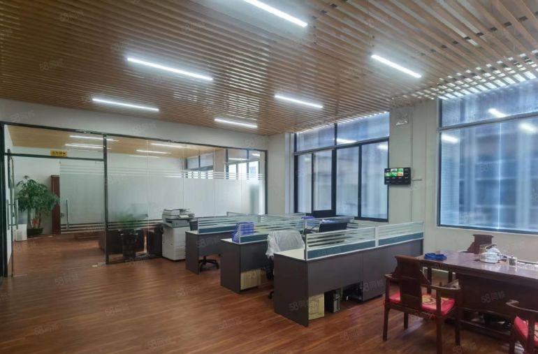 凤岗五联新出原房东楼上2000平带装修厂房仓库出租，拎包生产